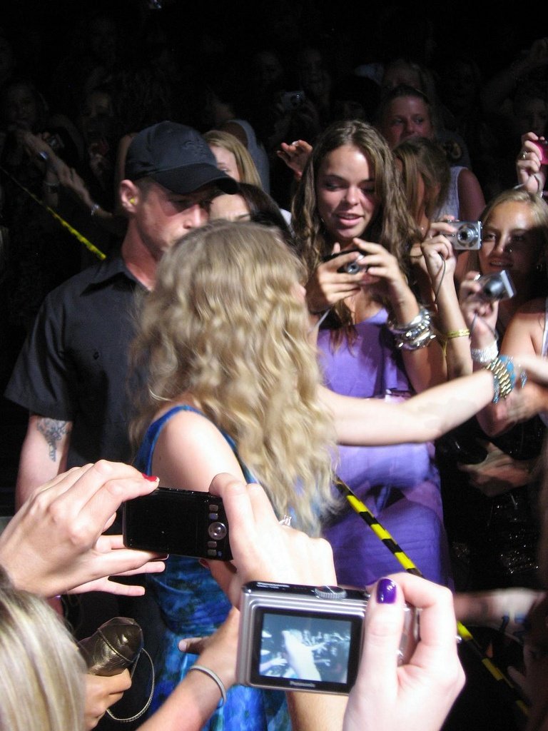 Taylor Swift — February 6 - Sydney, Australia — photo 15