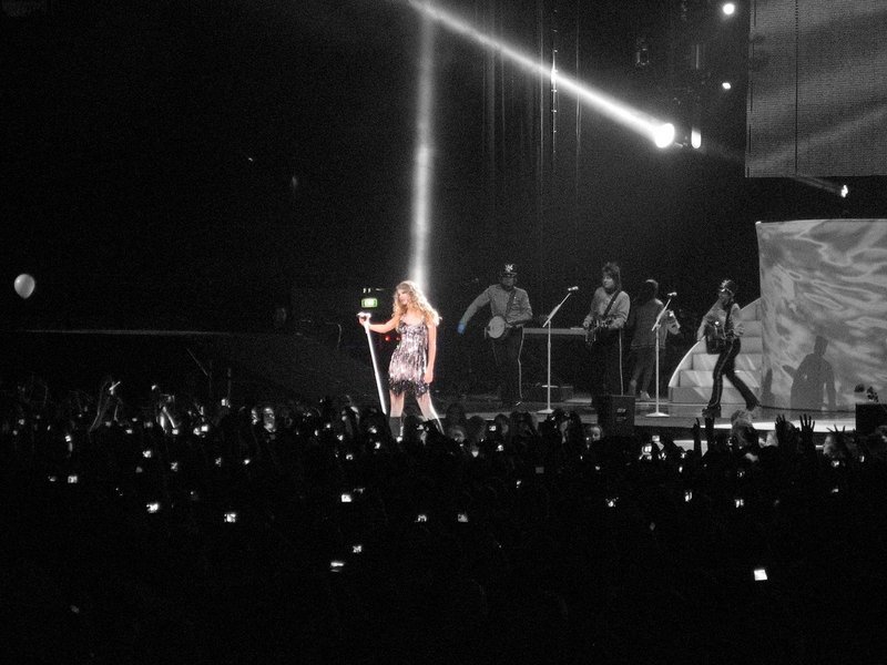 Taylor Swift — February 6 - Sydney, Australia — photo 17