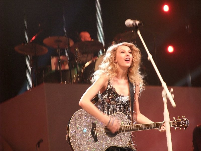 Taylor Swift — February 6 - Sydney, Australia — photo 22