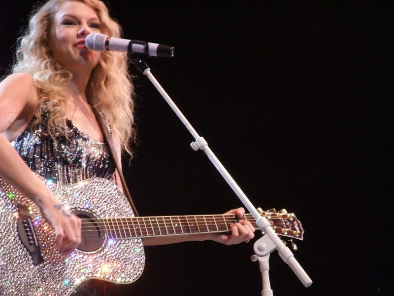 Taylor Swift — February 6 - Sydney, Australia — photo 23