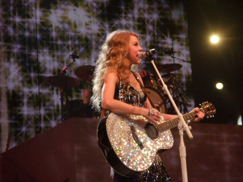 Taylor Swift — February 6 - Sydney, Australia — photo 24