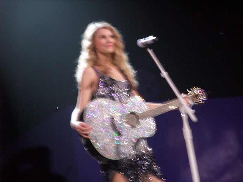 Taylor Swift — February 6 - Sydney, Australia — photo 28