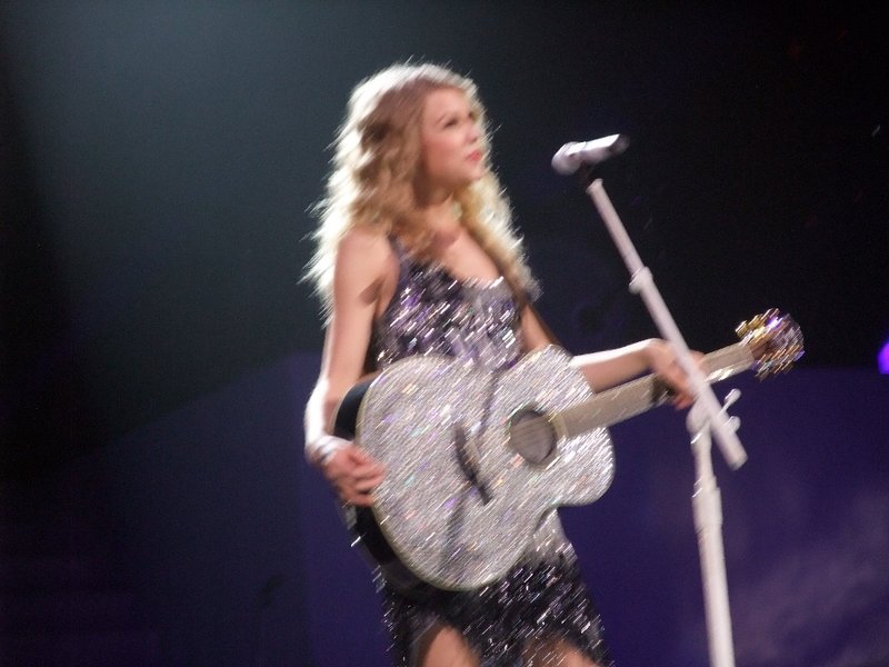 Taylor Swift — February 6 - Sydney, Australia — photo 29