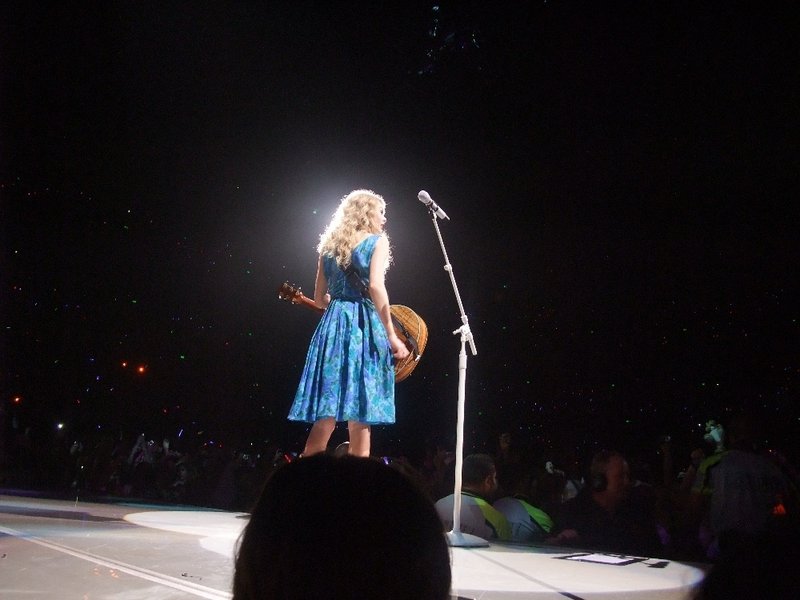 Taylor Swift — February 6 - Sydney, Australia — photo 33