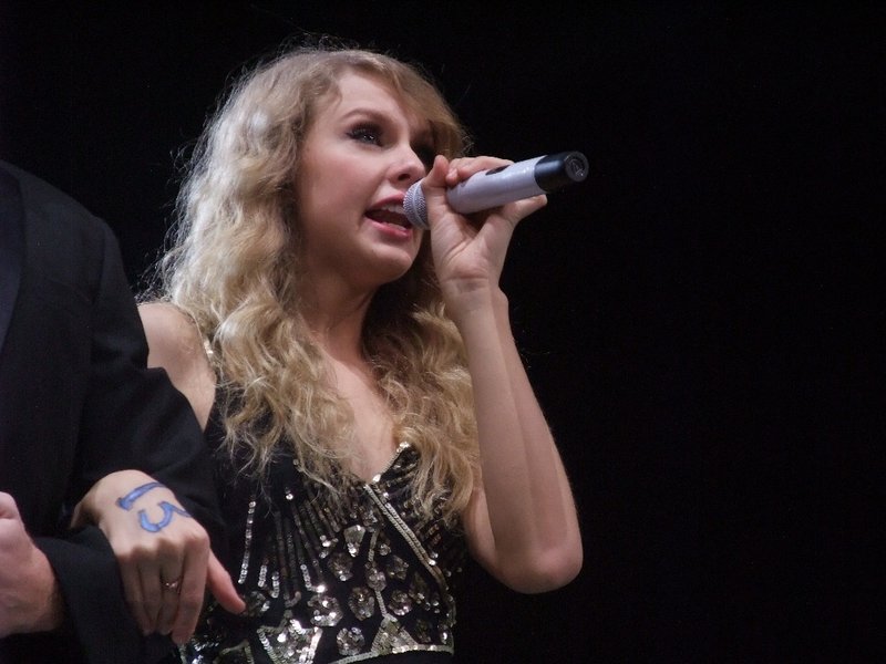 Taylor Swift — February 6 - Sydney, Australia — photo 37