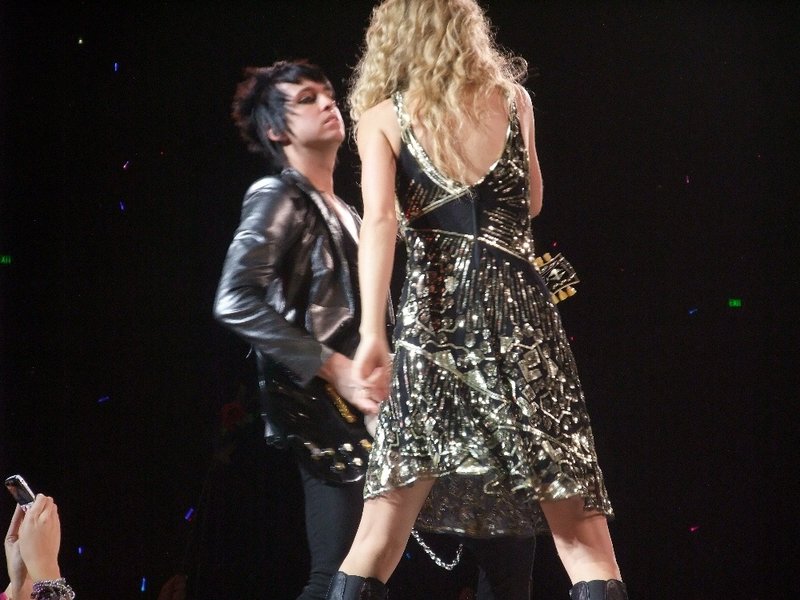 Taylor Swift — February 6 - Sydney, Australia — photo 38