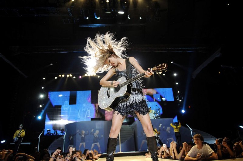 Taylor Swift — February 6 - Sydney, Australia — photo 50