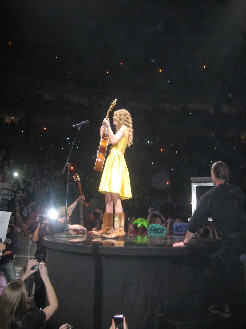 Taylor Swift — March 18 - Philadelphia, Pennsylvania — photo 65