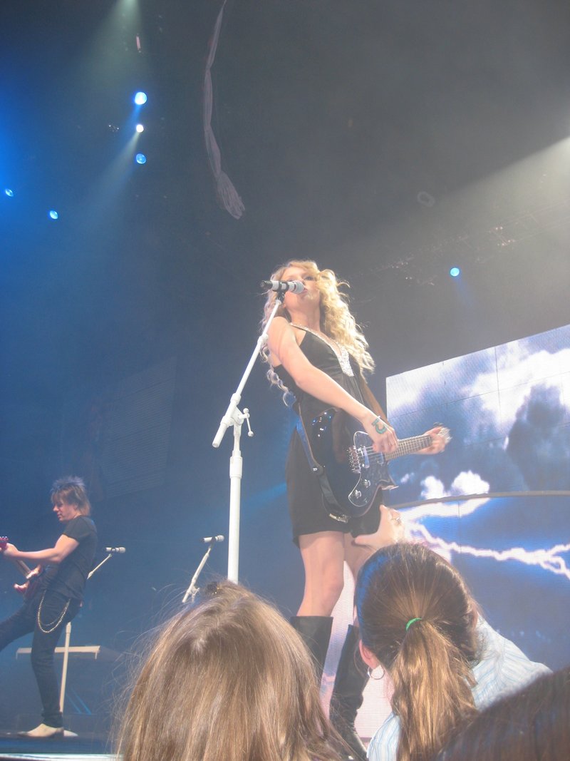 Taylor Swift — March 18 - Philadelphia, Pennsylvania — photo 88