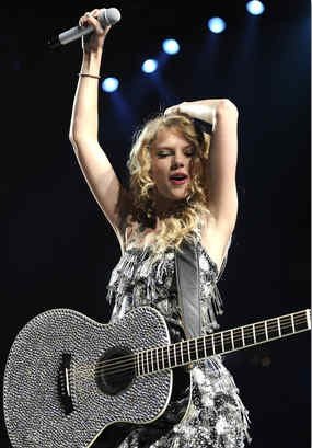 Taylor Swift — March 19 - Philadelphia, Pennsylvania — photo 16