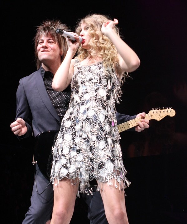 Taylor Swift — March 20 - Charlottesville,Virginia — photo 5