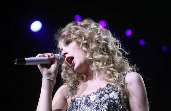 Taylor Swift — March 26 - Detroit, Michigan — photo 5