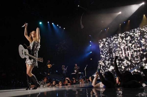 Taylor Swift — March 26 - Detroit, Michigan — photo 7