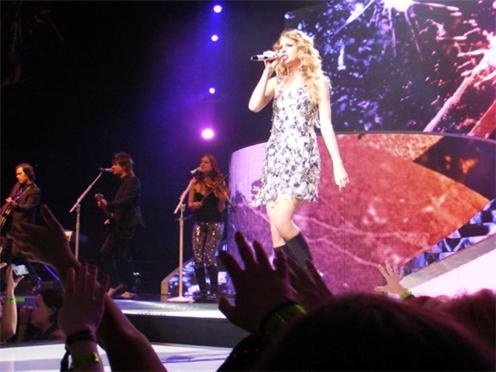 Taylor Swift — March 27 - Detroit, Michigan — photo 7