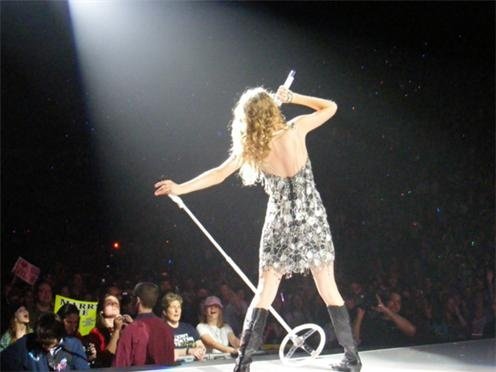Taylor Swift — March 27 - Detroit, Michigan — photo 8