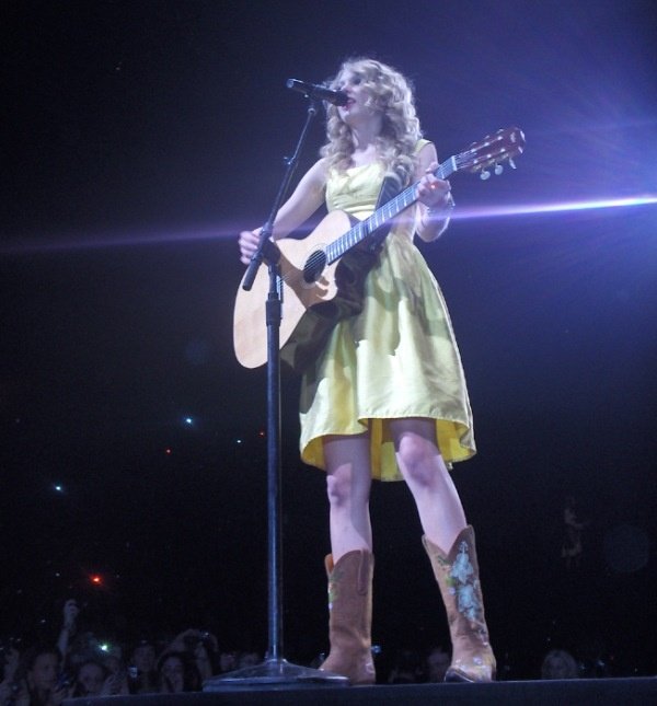 Taylor Swift — March 27 - Detroit, Michigan — photo 12