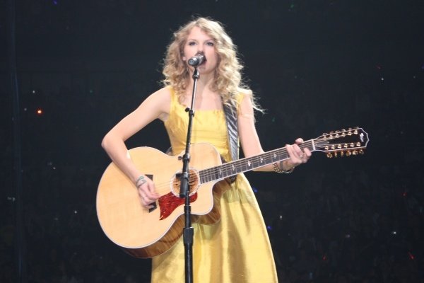 Taylor Swift — March 27 - Detroit, Michigan — photo 15