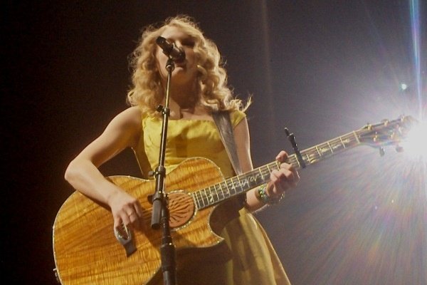 Taylor Swift — March 27 - Detroit, Michigan — photo 16