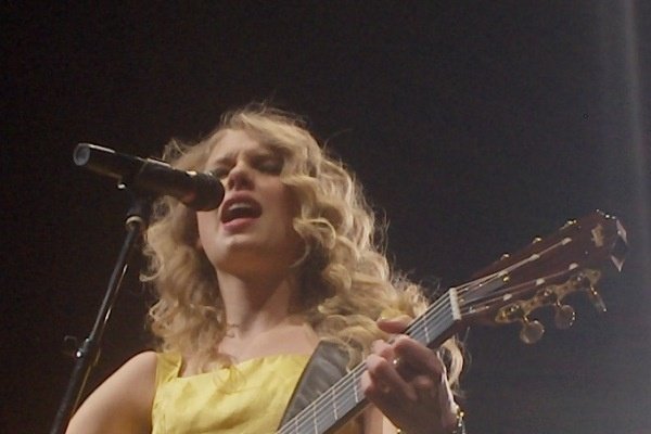 Taylor Swift — March 27 - Detroit, Michigan — photo 17