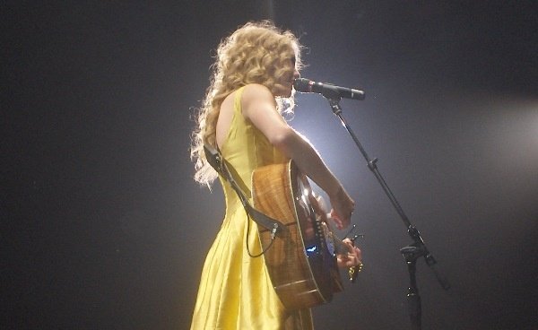 Taylor Swift — March 27 - Detroit, Michigan — photo 18