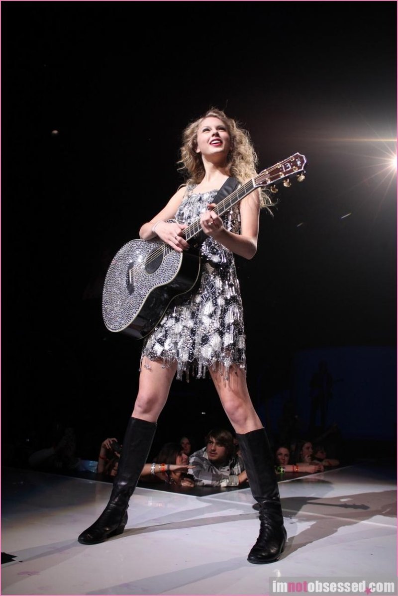 Taylor Swift — March 28 - Cincinnati, Ohio — photo 14