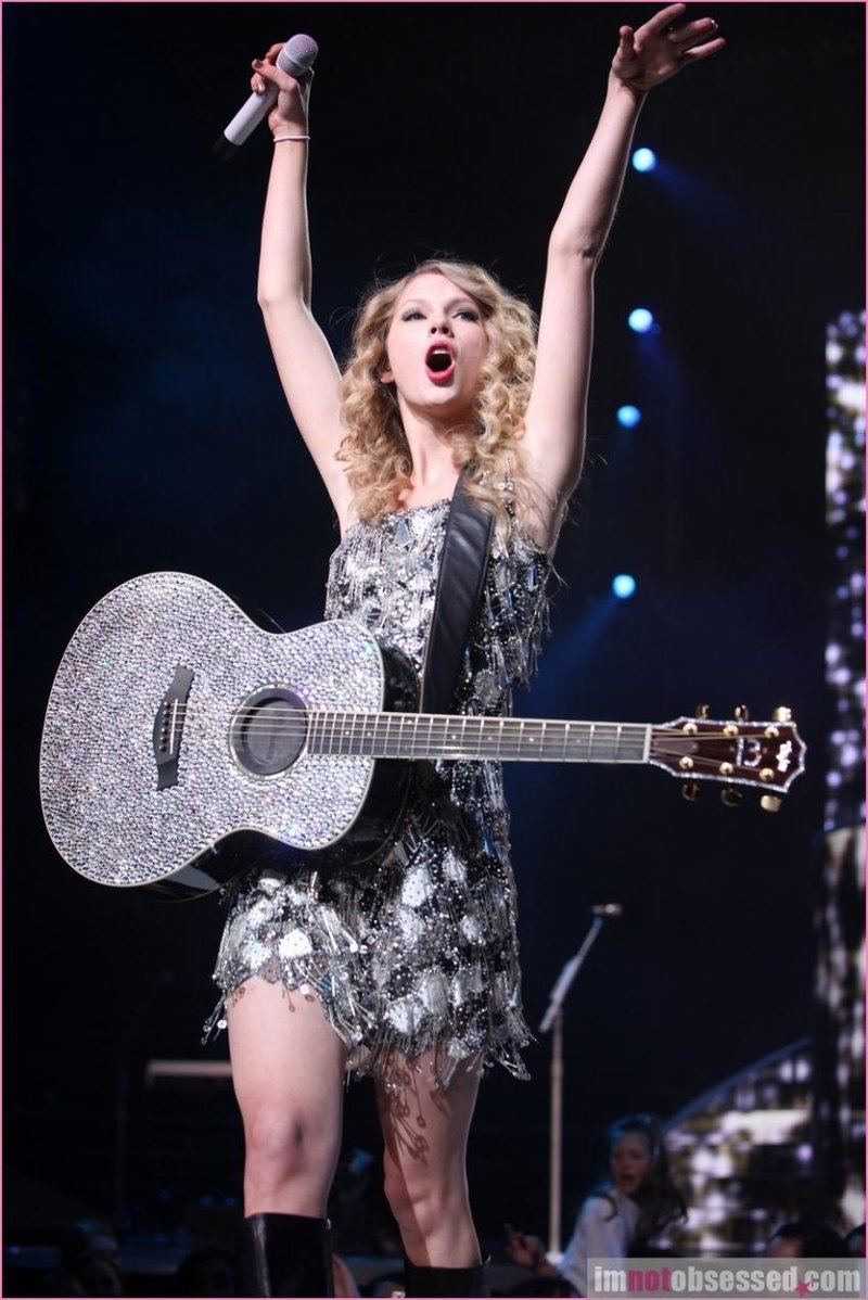 Taylor Swift — March 28 - Cincinnati, Ohio — photo 16
