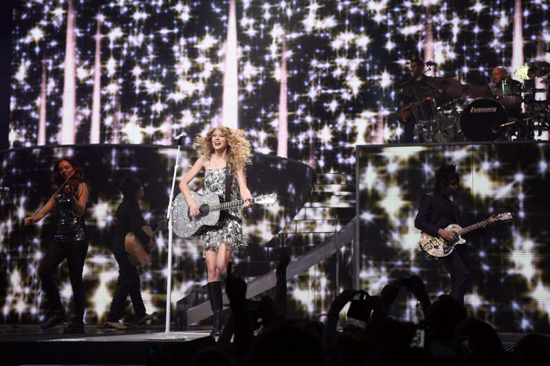 Taylor Swift — March 28 - Cincinnati, Ohio — photo 78