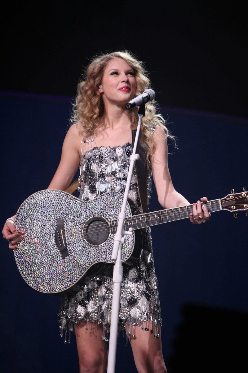 Taylor Swift — March 28 - Cincinnati, Ohio — photo 90