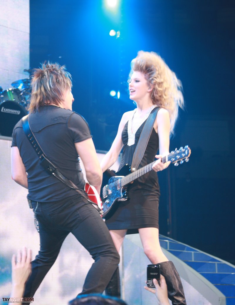 Taylor Swift — March 4 - Tampa, Florida — photo 26