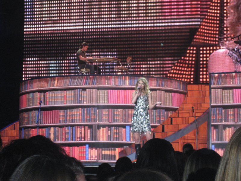 Taylor Swift — May 13 - Newark, New Jersey — photo 11