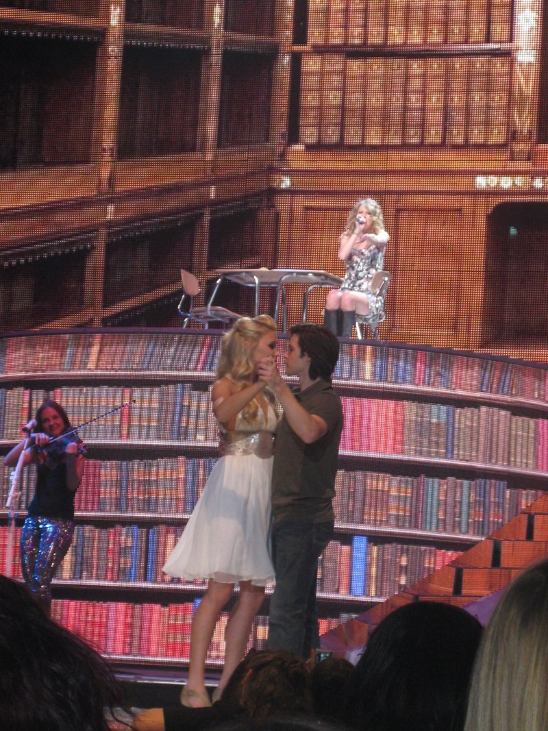 Taylor Swift — May 13 - Newark, New Jersey — photo 13