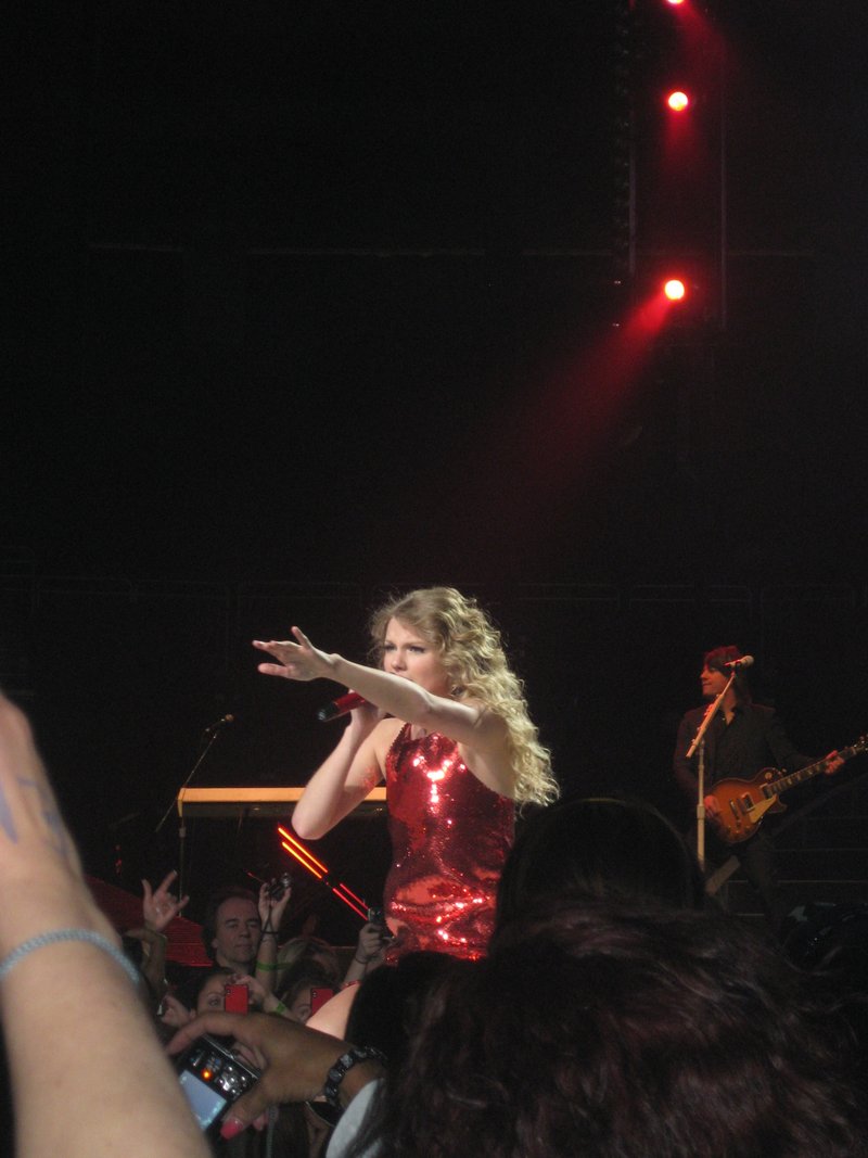Taylor Swift — May 13 - Newark, New Jersey — photo 18