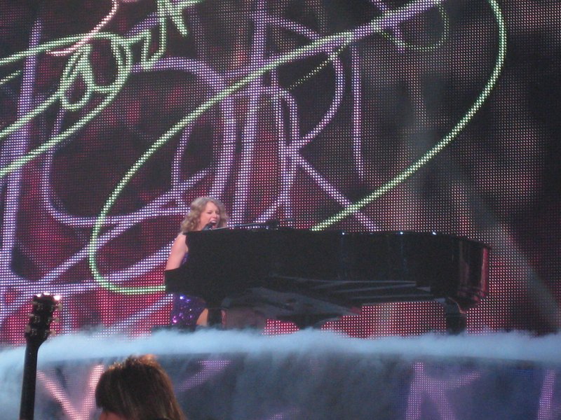 Taylor Swift — May 13 - Newark, New Jersey — photo 34