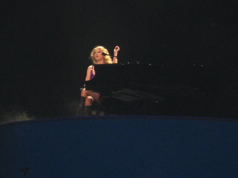 Taylor Swift — May 13 - Newark, New Jersey — photo 35