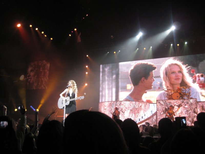 Taylor Swift — May 13 - Newark, New Jersey — photo 46