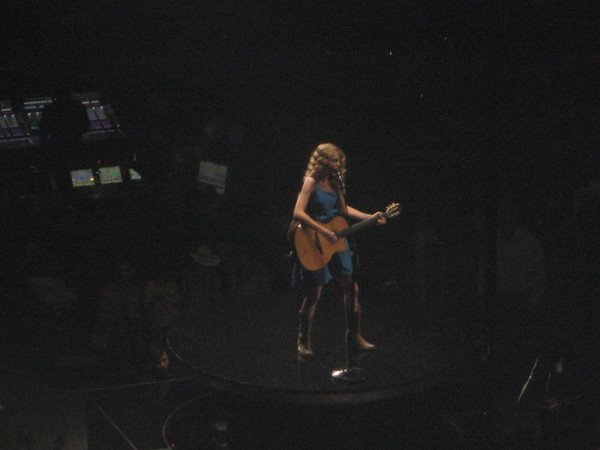 Taylor Swift — May 21,22 - Toronto, Ontario — photo 7