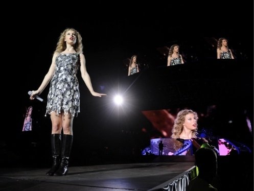 Taylor Swift — May 29 - Baton Rouge, Louisiana (Bayou Country Superfest) — photo 5