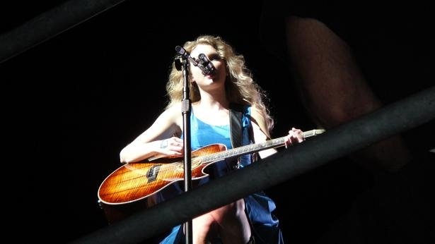 Taylor Swift — May 29 - Baton Rouge, Louisiana (Bayou Country Superfest) — photo 6
