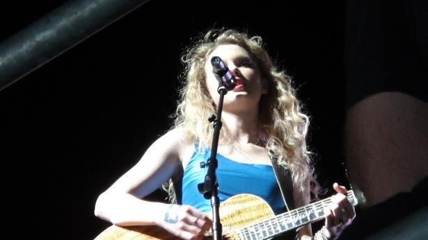 Taylor Swift — May 29 - Baton Rouge, Louisiana (Bayou Country Superfest) — photo 8