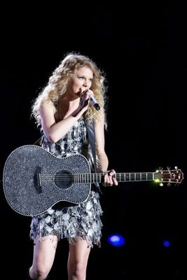 Taylor Swift — May 29 - Baton Rouge, Louisiana (Bayou Country Superfest) — photo 10