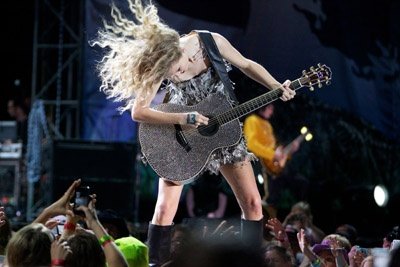 Taylor Swift — May 29 - Baton Rouge, Louisiana (Bayou Country Superfest) — photo 11
