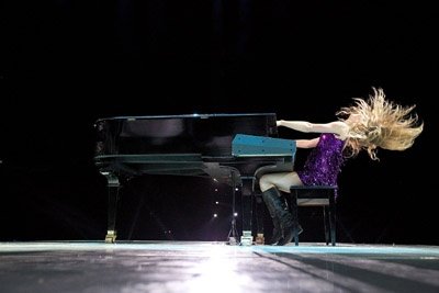 Taylor Swift — May 29 - Baton Rouge, Louisiana (Bayou Country Superfest) — photo 17