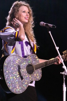 Taylor Swift — May 29 - Baton Rouge, Louisiana (Bayou Country Superfest) — photo 19