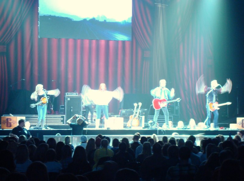 Taylor Swift — May 7 - St. Paul, Minnesota — photo 39