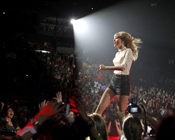 Taylor Swift — April 10 - Miami, Florida — photo 7