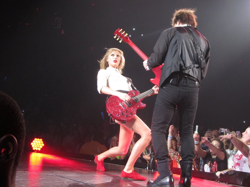 Taylor Swift — April 10 - Miami, Florida — photo 17