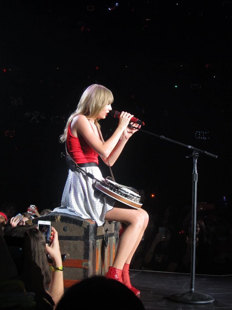 Taylor Swift — April 10 - Miami, Florida — photo 20