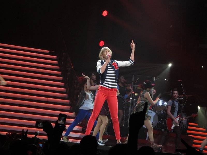 Taylor Swift — April 10 - Miami, Florida — photo 25
