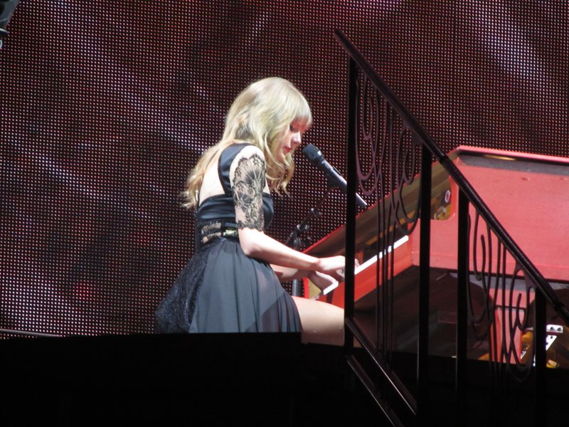 Taylor Swift — April 10 - Miami, Florida — photo 29