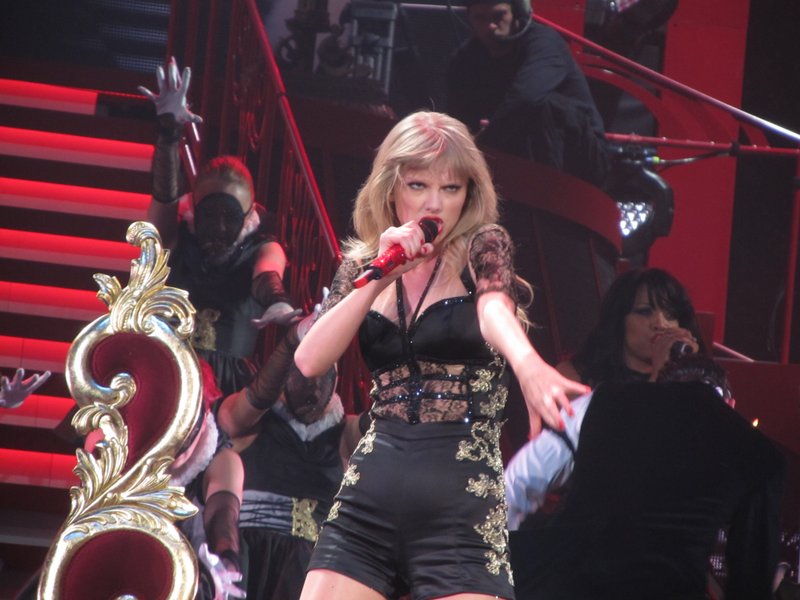 Taylor Swift — April 10 - Miami, Florida — photo 31